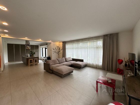 Аренда дома, 300 м², с участком 3 сотки
