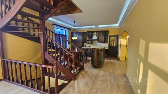 Аренда дома, 388 м², с участком 35 соток