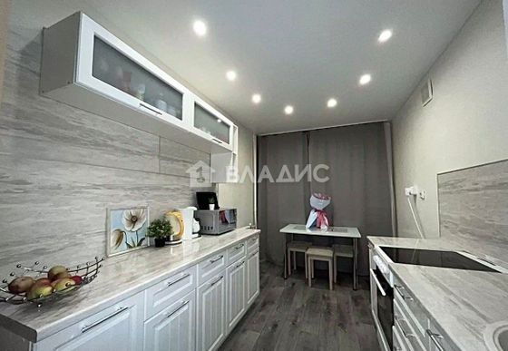 Продажа 2-комнатной квартиры 57 м², 1/10 этаж