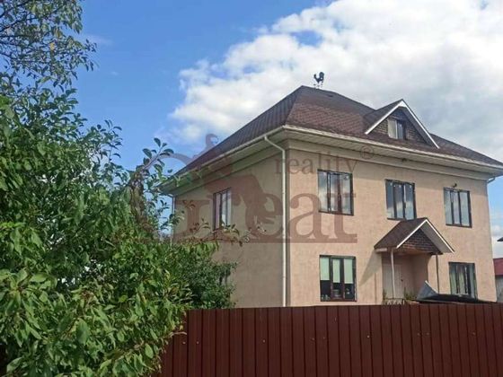 Продажа дома, 400 м², с участком 7 соток