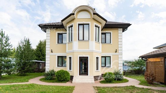 Продажа дома, 320 м², с участком 9 соток