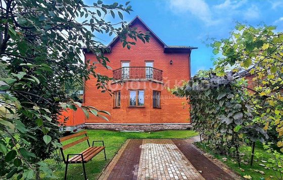 Продажа дома, 180 м², с участком 9 соток