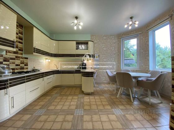 Продажа дома, 240 м², с участком 8 соток