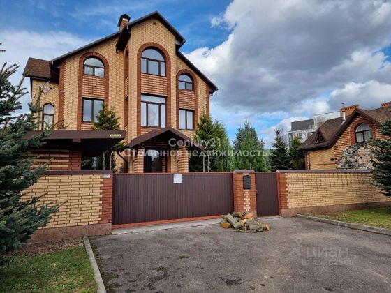 Продажа дома, 640 м², с участком 13 соток