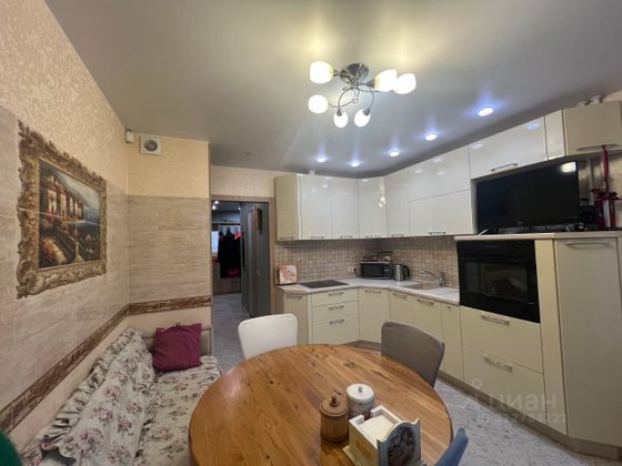 Продажа 2-комнатной квартиры 60 м², 2/17 этаж