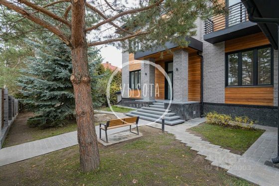 Продажа дома, 600 м², с участком 20 соток