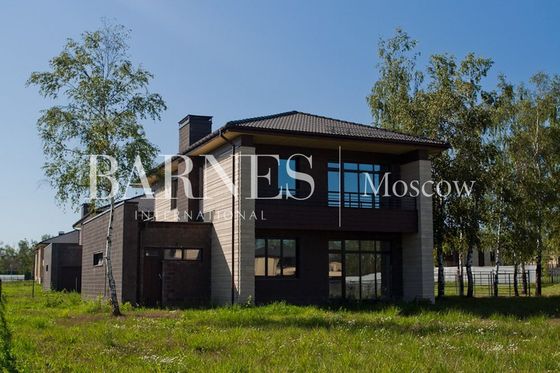 Продажа дома, 323 м², с участком 13,9 сотки