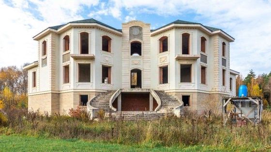 Продажа дома, 800 м², с участком 43 сотки