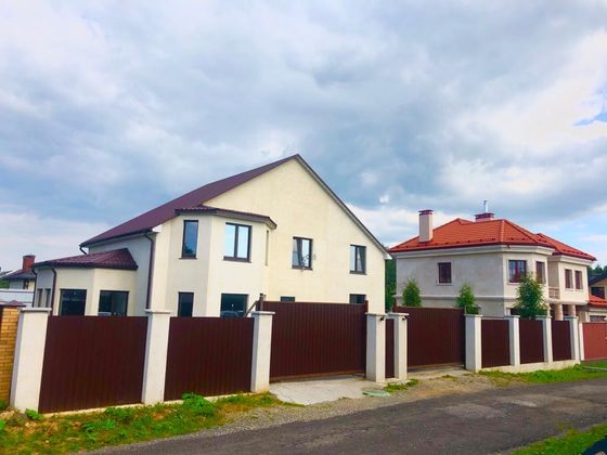 Продажа дома, 260 м², с участком 9 соток