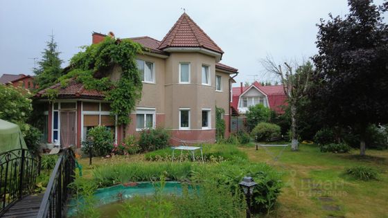 Продажа дома, 301,5 м², с участком 13 соток