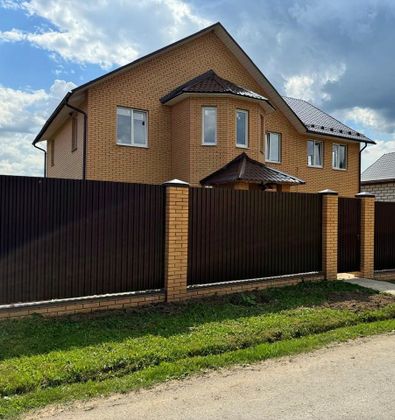 Продажа дома, 304 м², с участком 9,6 сотки