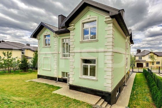 Продажа дома, 350 м², с участком 8 соток