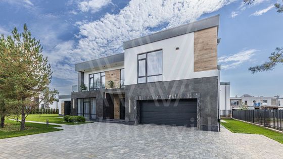 Продажа дома, 560 м², с участком 15 соток