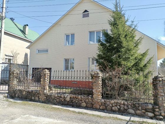 Продажа дома, 260 м², с участком 10 соток