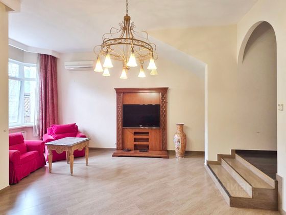 Аренда дома, 210 м², с участком 2 сотки