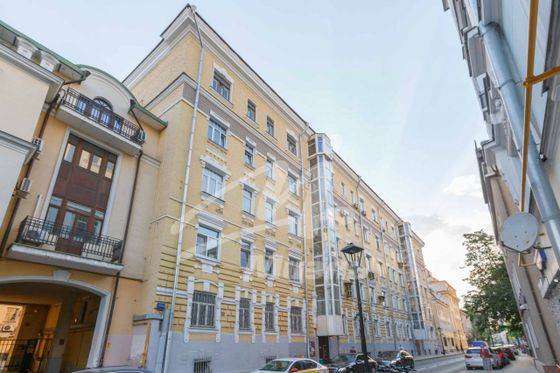 Продажа многокомнатной квартиры 130 м², 1/5 этаж