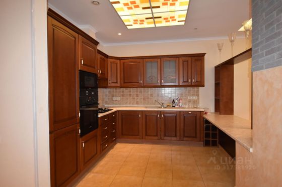 Аренда дома, 208 м², с участком 2 сотки