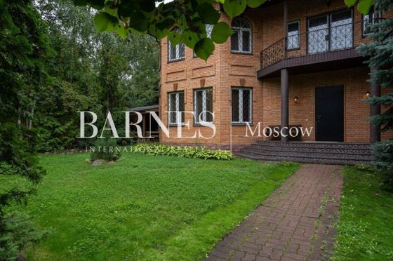 Аренда дома, 370 м², с участком 15 соток