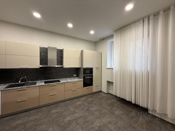 Аренда дома, 335 м², с участком 4 сотки