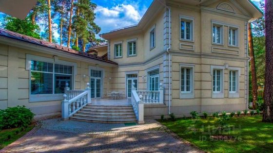 Продажа дома, 860 м², с участком 21 сотка