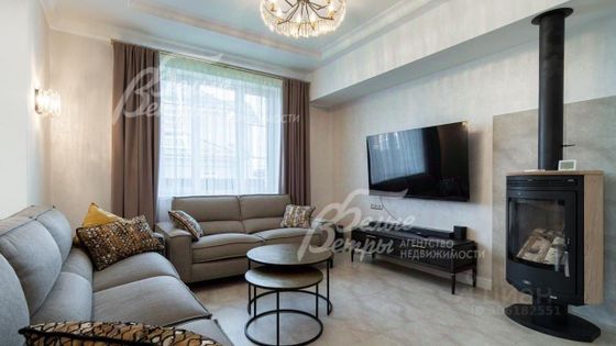 Продажа дома, 280 м², с участком 8,6 сотки