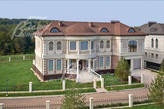 Продажа дома, 1 323 м², с участком 39 соток