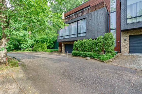 Аренда дома, 430 м², с участком 2 сотки