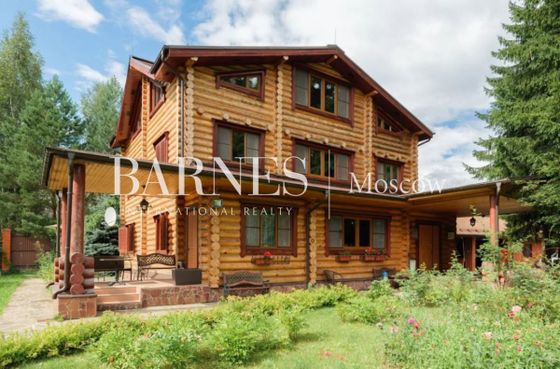 Аренда дома, 352 м², с участком 37 соток