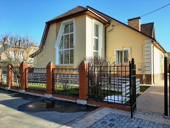 Продажа дома, 250 м², с участком 25 соток