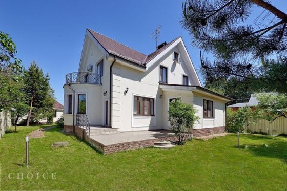 Продажа дома, 320 м², с участком 15 соток