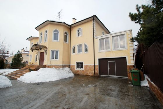 Продажа дома, 845 м², с участком 11 соток