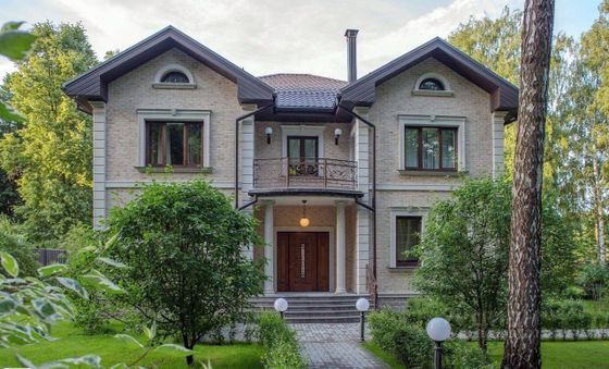 Продажа дома, 360 м², с участком 20 соток