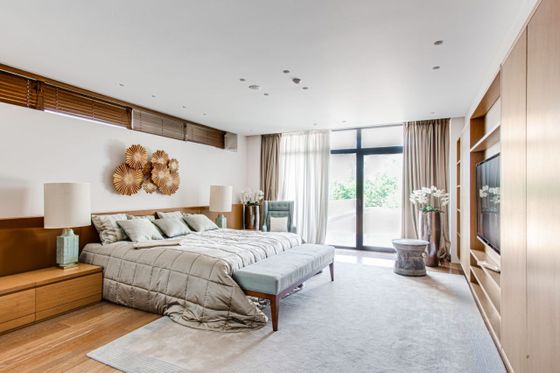 Продажа дома, 1 500 м², с участком 50 соток