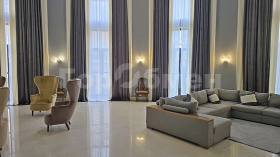 Продажа дома, 1 375 м², с участком 18 соток