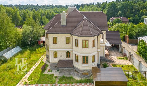 Продажа дома, 490 м², с участком 15 соток