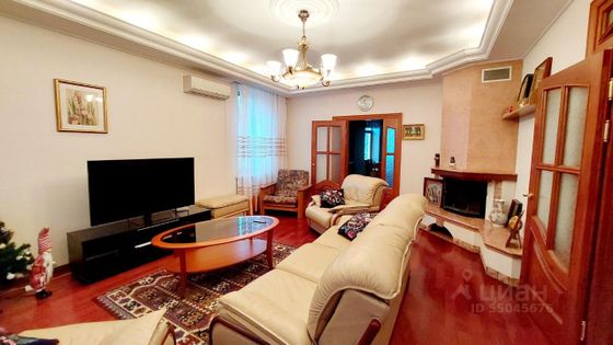 Аренда дома, 350 м², с участком 12 соток