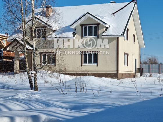 Продажа дома, 250 м², с участком 15 соток