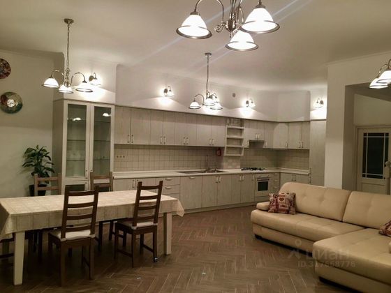 Аренда дома, 250 м², с участком 3 сотки