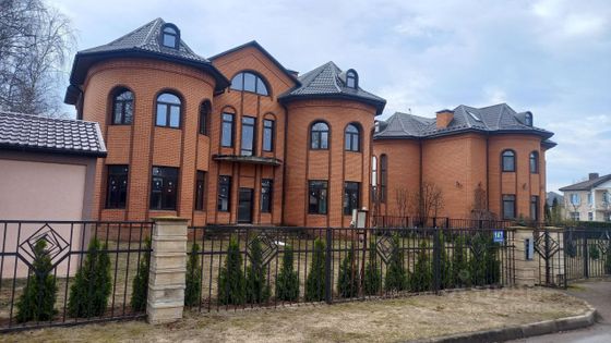 Продажа дома, 511,6 м², с участком 13,1 сотки