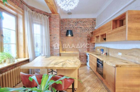 Продажа 2-комнатной квартиры 100,8 м², 3/3 этаж