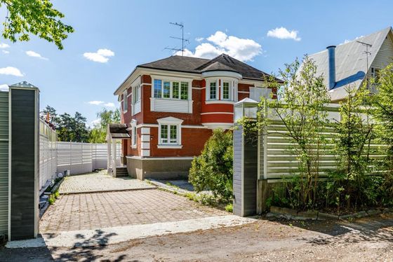 Продажа дома, 258 м², с участком 687 соток