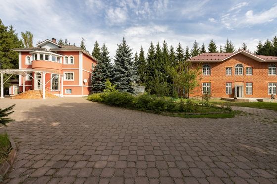 Продажа дома, 450 м², с участком 25,6 сотки