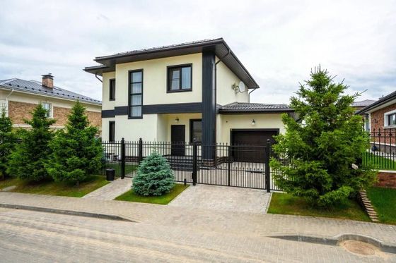 Продажа дома, 250 м², с участком 6,5 сотки