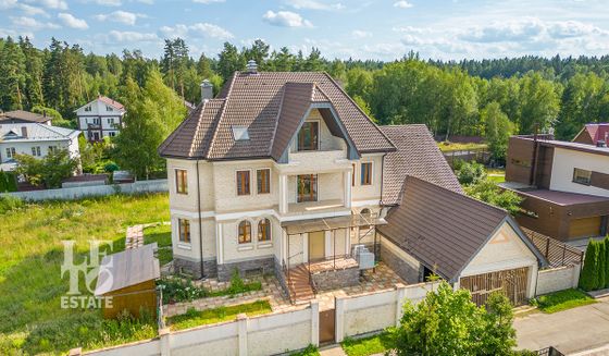 Продажа дома, 490 м², с участком 27 соток