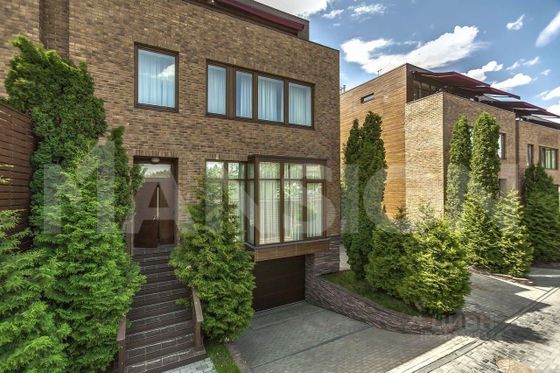 Продажа дома, 320 м², с участком 3 сотки