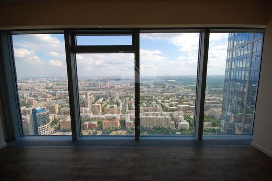 Продажа 4-комнатной квартиры 216 м², 47/75 этаж