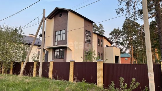 Продажа дома, 225 м², с участком 10 соток