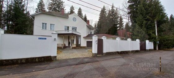 Аренда дома, 860 м², с участком 20 соток