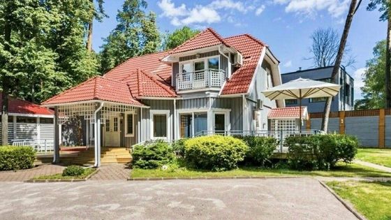 Продажа дома, 230 м², с участком 15 соток