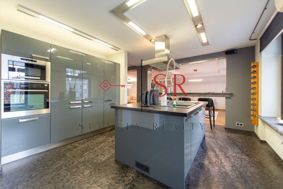 Аренда 4-комнатной квартиры 250 м², 6/8 этаж